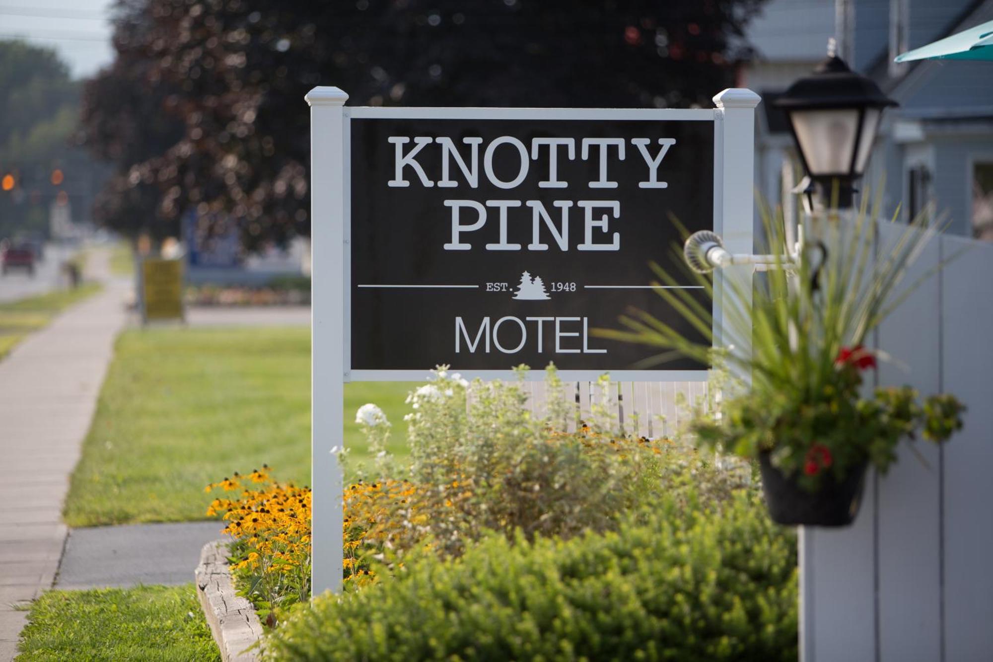 Knotty Pine Motel Беннінґтон Екстер'єр фото